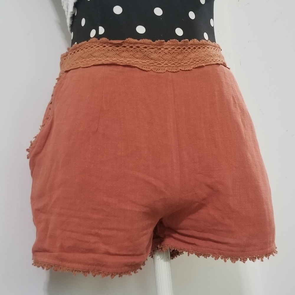 ON THE EDGE RUSTY LACE DETAIL SHORTS - Picture 5 of 15